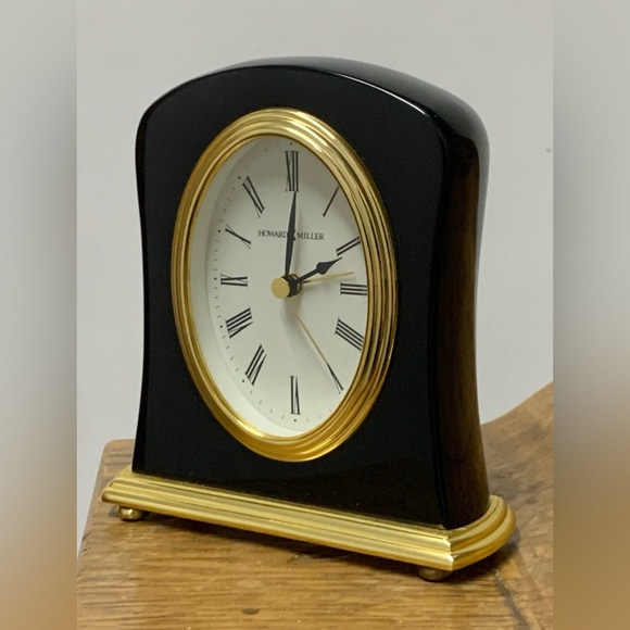 Vtg Howard Miller Glossy Black Gold Art Deco Roman Numeral Quartz Desk Clock - Picture 3 of 12